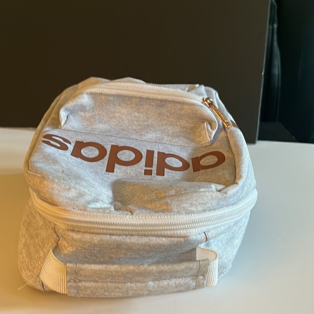 Small Adidas Backpack. Excellent Condition Gray and Copper - Picture 4 of 7